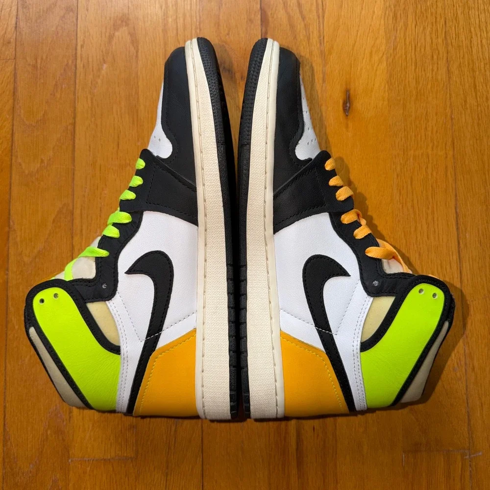 Nike Air Jordan 1 Retro High OG Volt Gold White Black 555088-118 Mens 8.5
